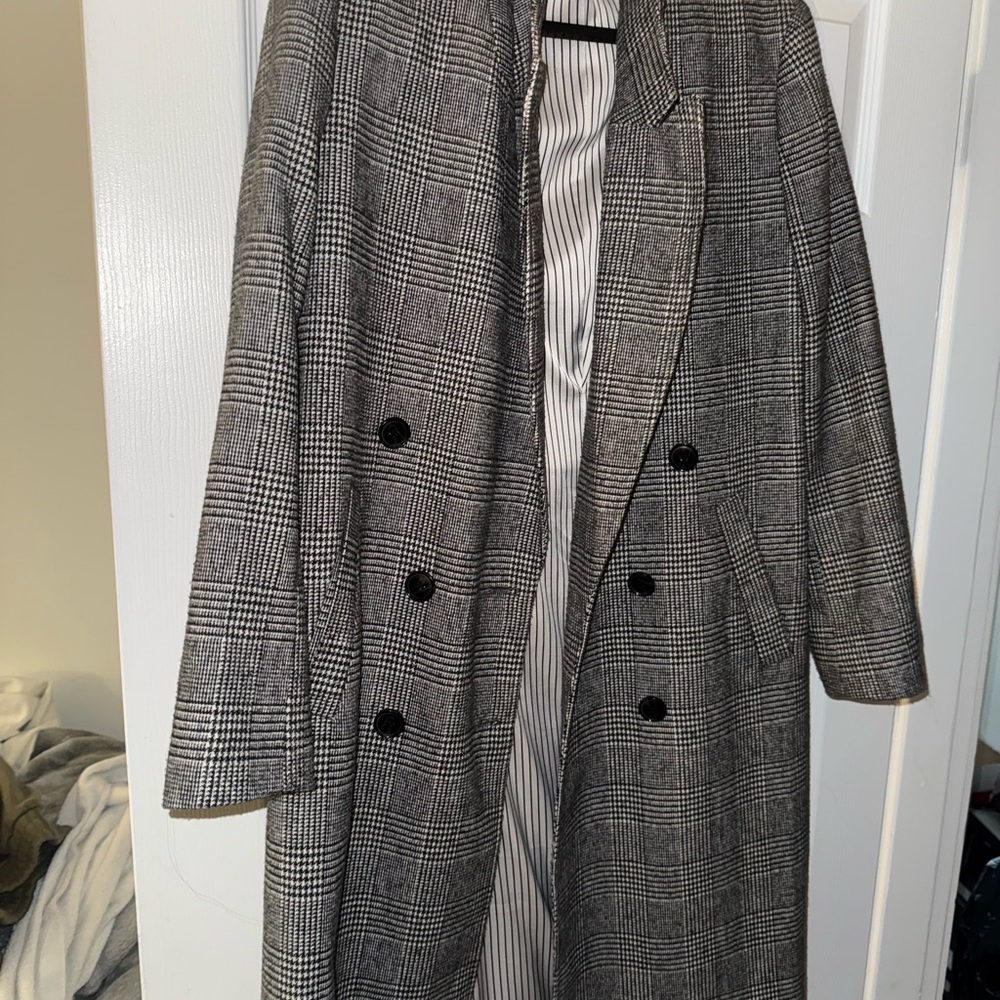 Nili Lotan Gray Trench Coat with Wide Lapels
